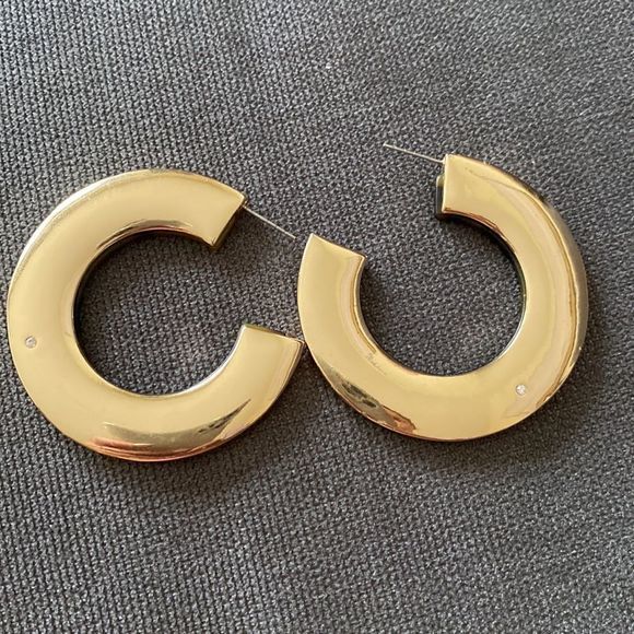 NWOT hoop Earrings gold and marble brown and black - Picture 3 of 3